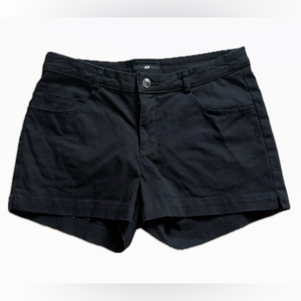 H&M Women's Classic Black Shorts Size 8